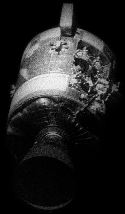 Apollo 13 Commander James Lovell Dies at 97 After Oxygen Tank Explosion ...