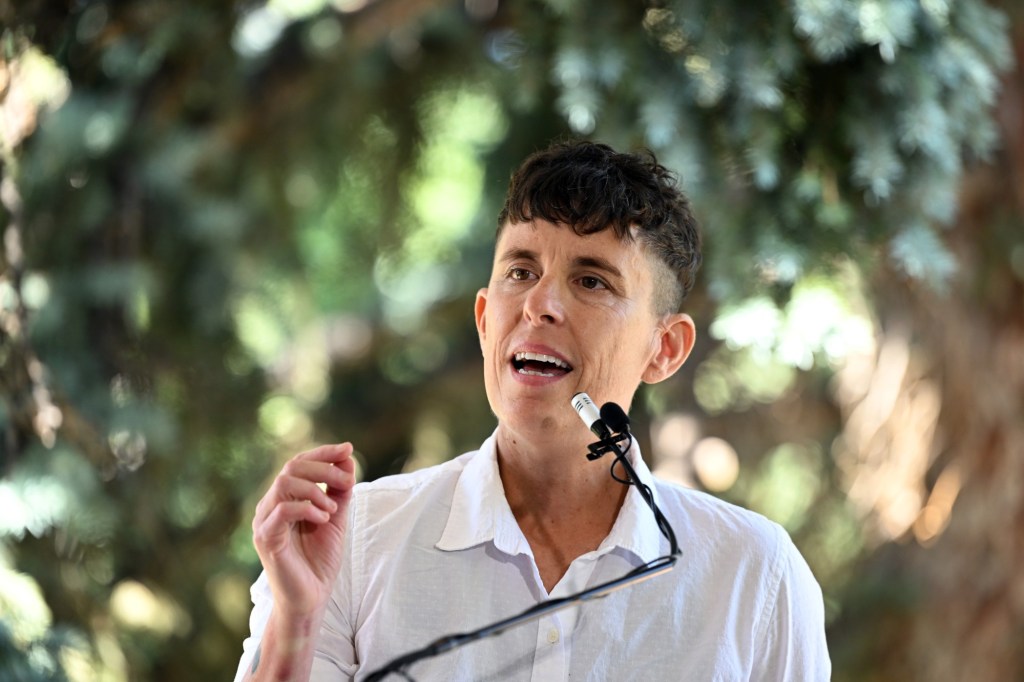 Colorado Poet Laureate Andrea Gibson Dies at 49 DeepNewz Obituary(00)