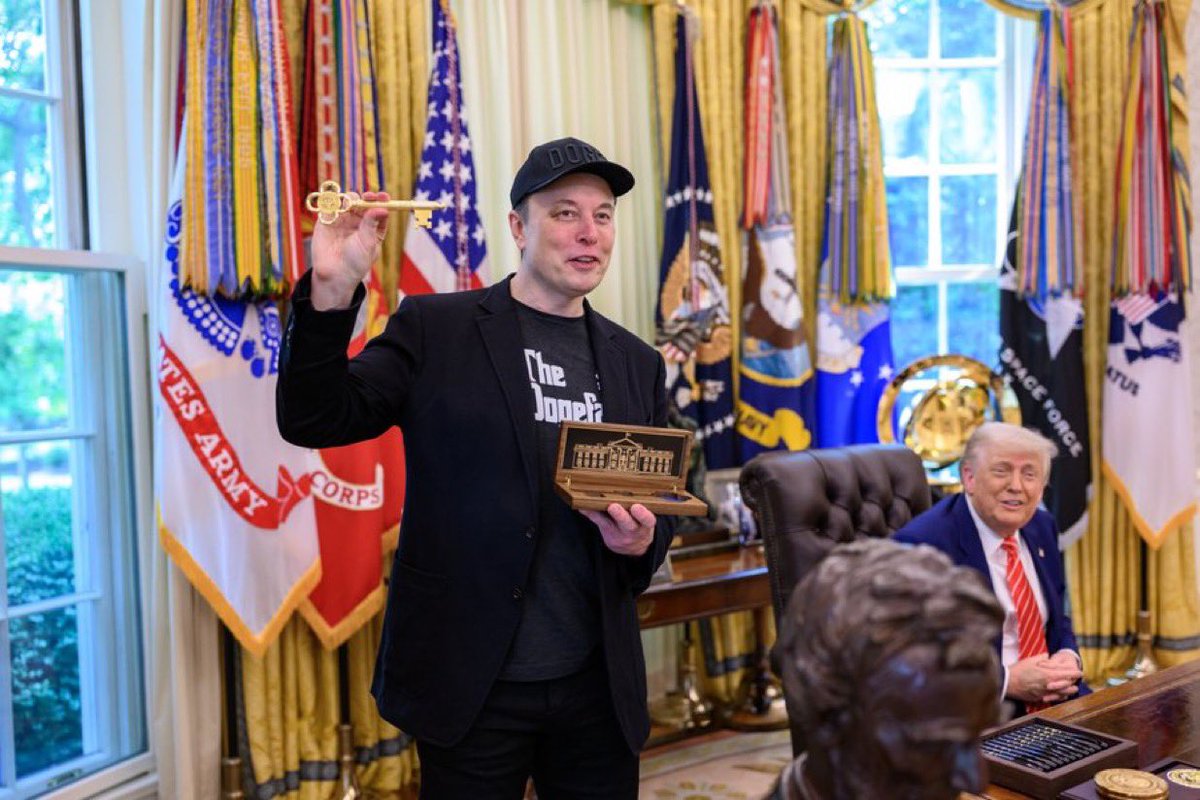 Donald Trump Presents Elon Musk With Symbolic Golden Reddit Key