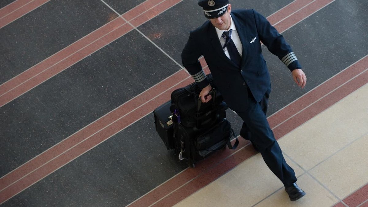 Florida Man Convicted of Wire Fraud After Booking 120 Free Flights as ...