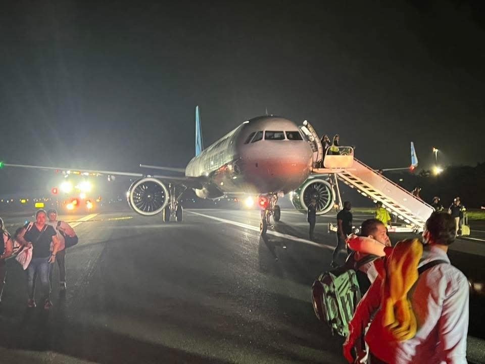 Frontier Airlines Airbus A321 With 228 Passengers Loses Front Wheel ...