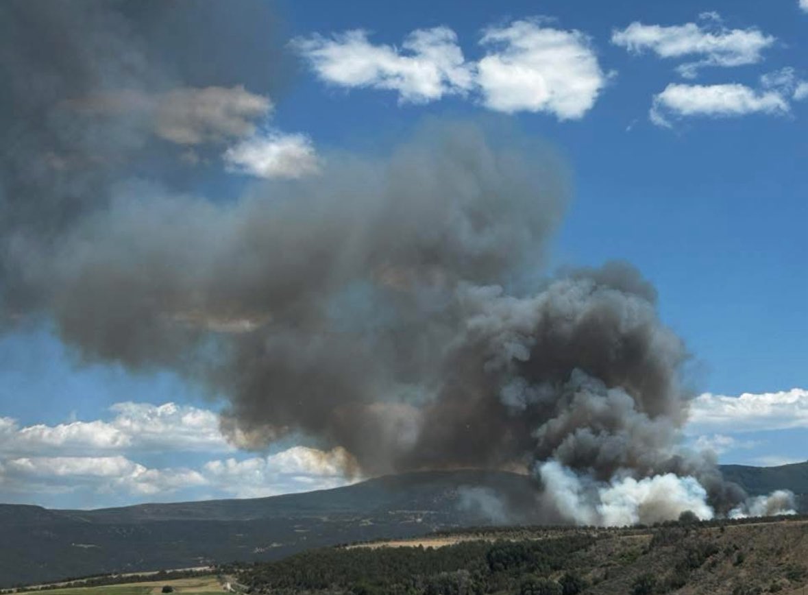 Hilltop Fire Over 100 Acres Closes I-70 Near Eagle, Rifle, Gypsum ...