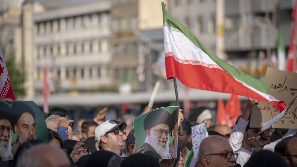 Dynamic Iran War Live: Us-israeli War On Iran Widens With First Attack From Yemen Design Illustration Dynamic Iran War Live: Us-israeli War On Iran Widens With First Attack From Yemen Design Illustration