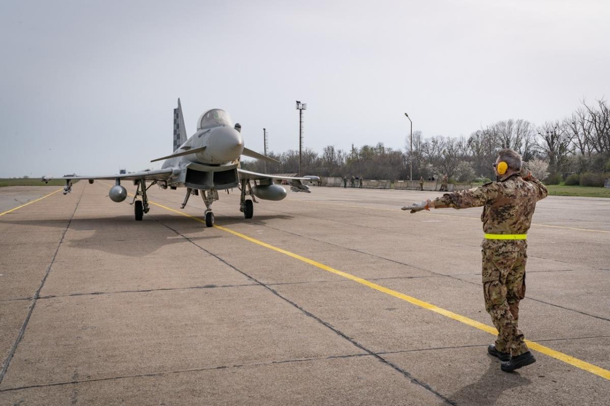 Italy Takes Over NATO Air Policing in Romania with Eurofighters and F ...
