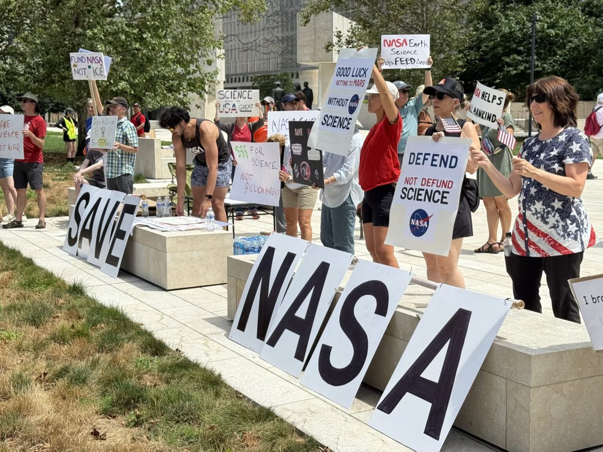 NASA Employees Plan 'Moon Day' Protest, Release 'Voyager Declaration ...
