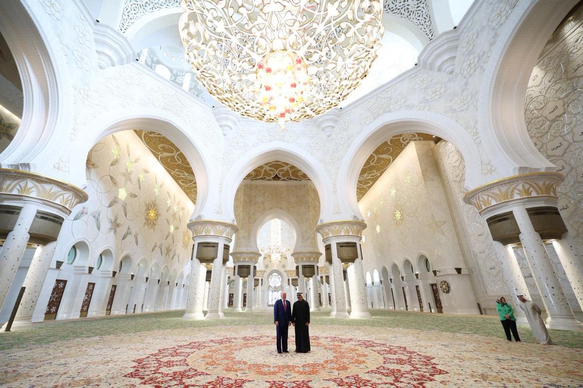 President Trump Visits Sheikh Zayed Grand Mosque in Abu Dhabi During ...