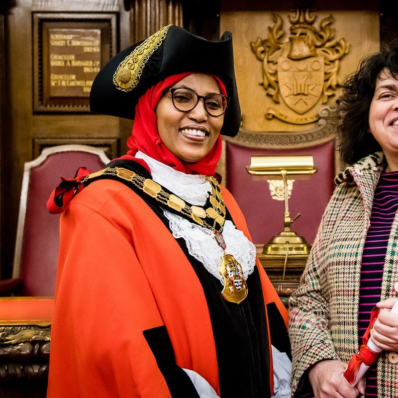 Rakhia Ismail, New Mayor of Elstree and Borehamwood Wearing Hijab ...