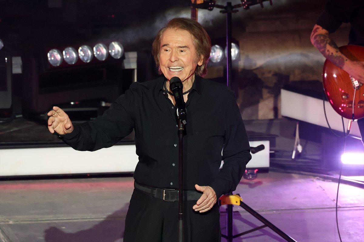 Raphael Returns to Stage at Teatro Romano in Mérida for Stone and Music ...