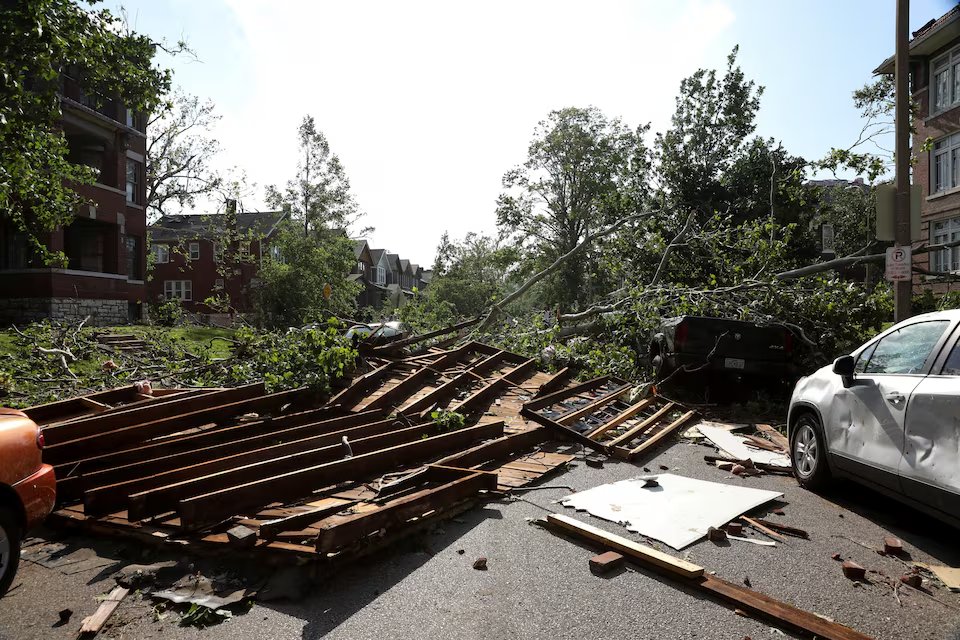 Severe Storm and Suspected Tornado in St. Louis Kill Seven, Damage ...