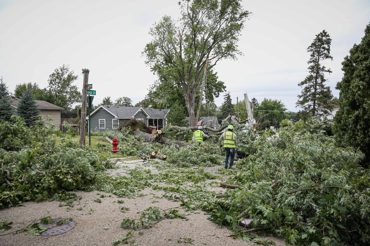 Severe Storms Leave 60,000 Without Power in Chicago Area | DeepNewz ...