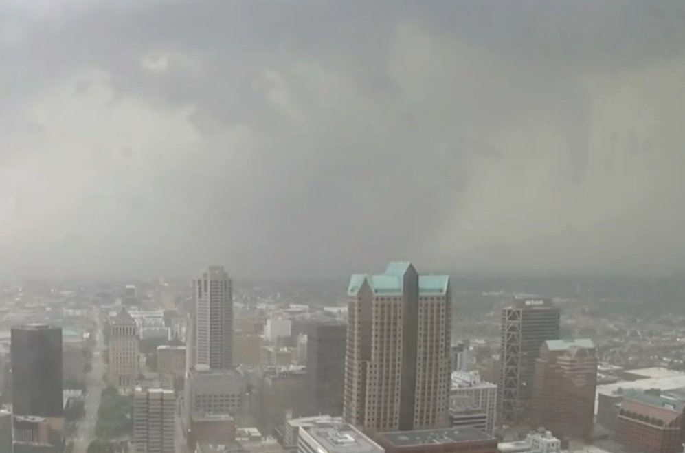 Tornado Hits St. Louis During Rush Hour, Killing 5 and Damaging 5,000 ...