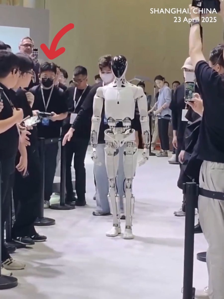XPeng CEO Xiaopeng He Unveils 1.78m IRON Humanoid Robot and eVTOL at ...